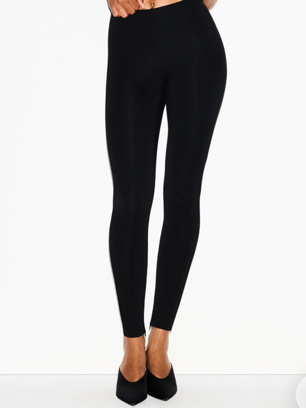 SKIMS The Essential Collection High Waisted Legging in Size Medium